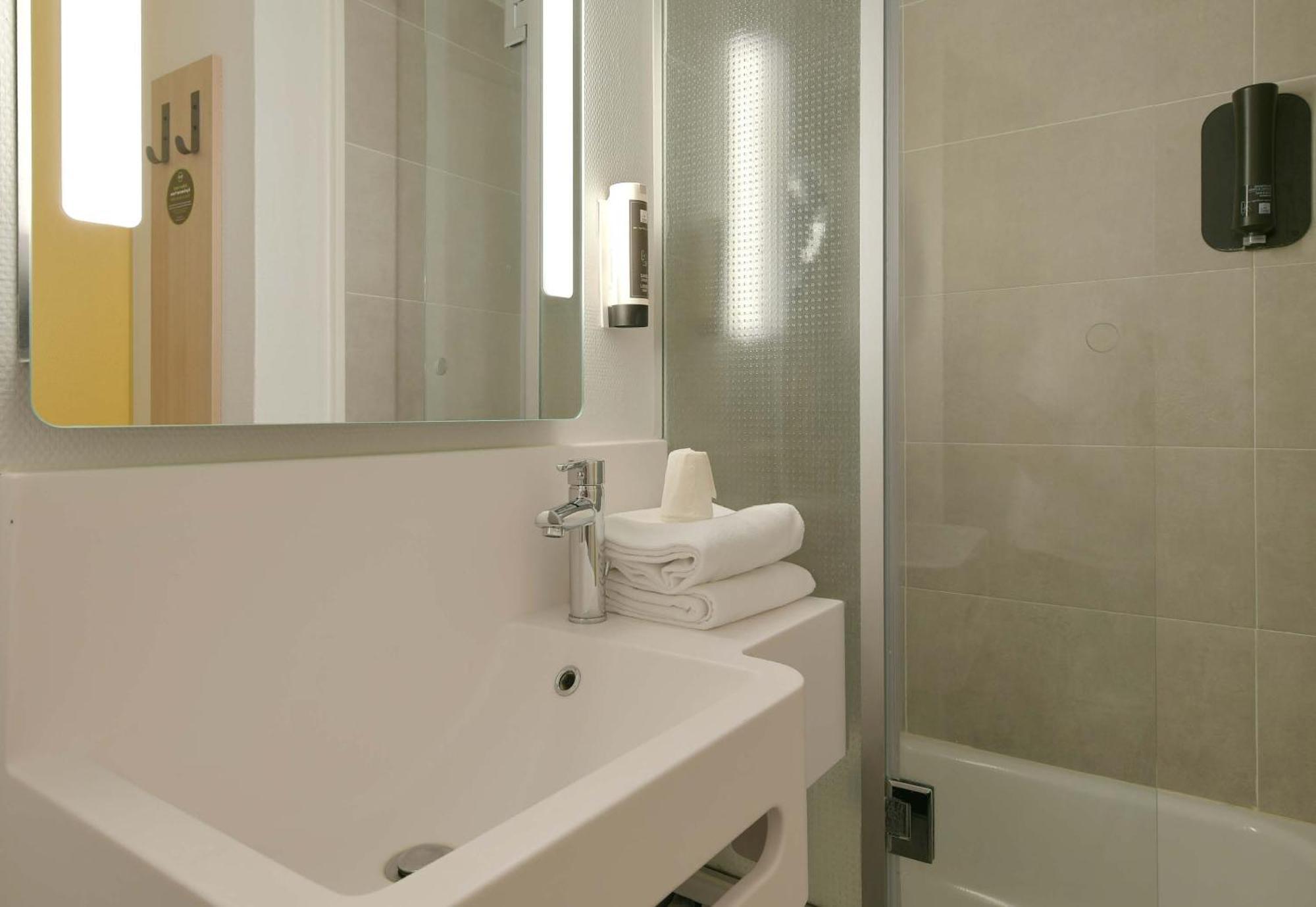 B&B Hotel Le Mans Nord 1 Saint-Saturnin  Exteriör bild